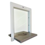 Cash desk with safety glass